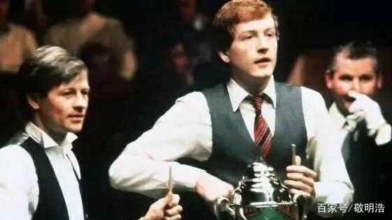 向趋于谨慎 向趋于谨慎