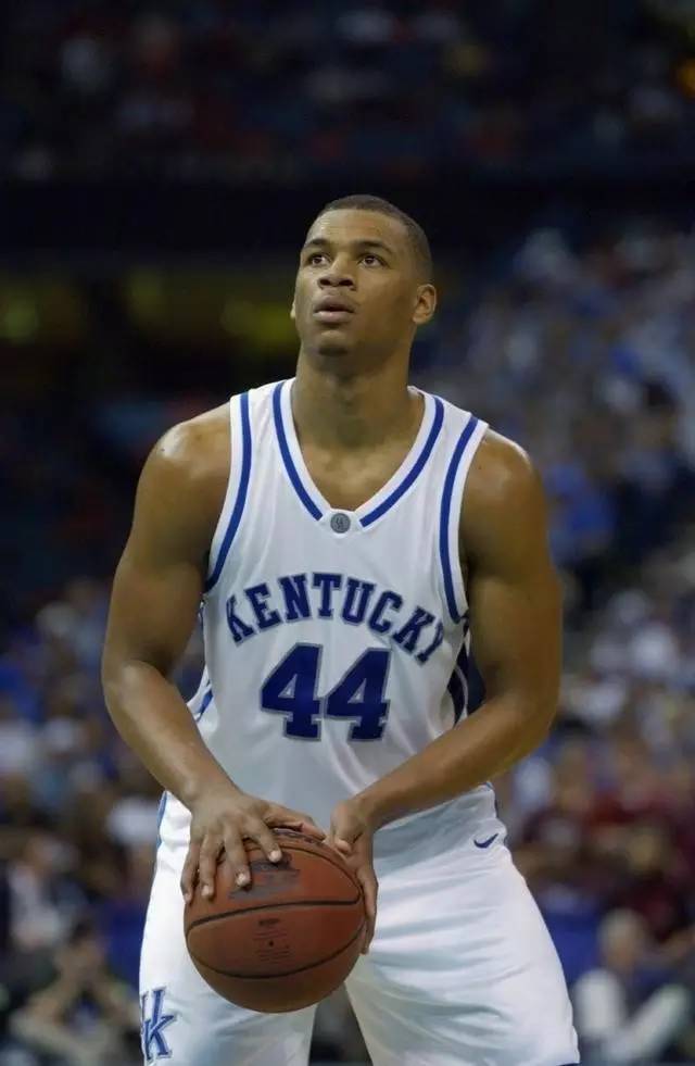 不仅拉近了 不仅拉近了