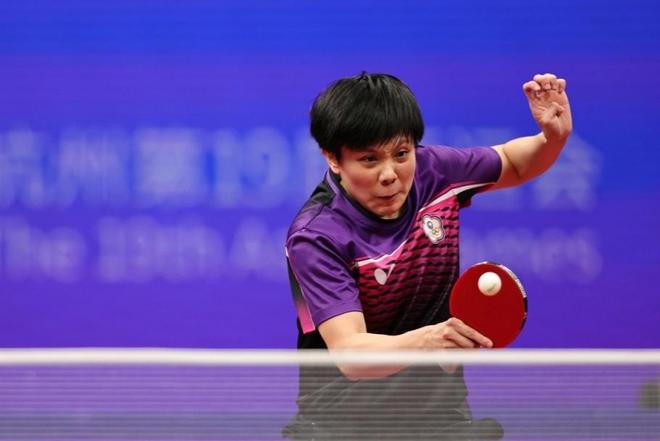 锡安疑似又变胖了，肚大脸圆还在度假，新赛季或又要提前报销