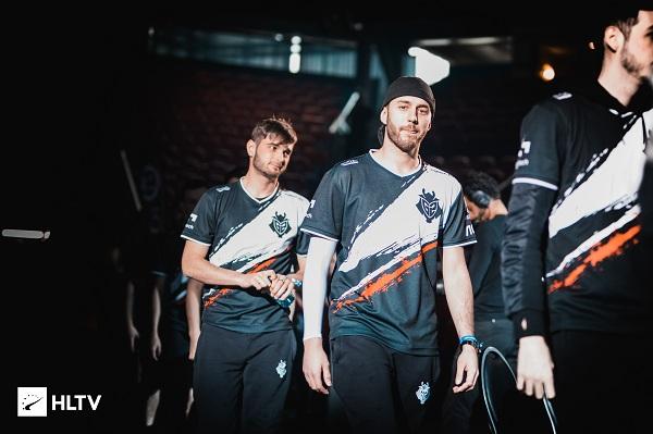 他的缺席会 他的缺席会