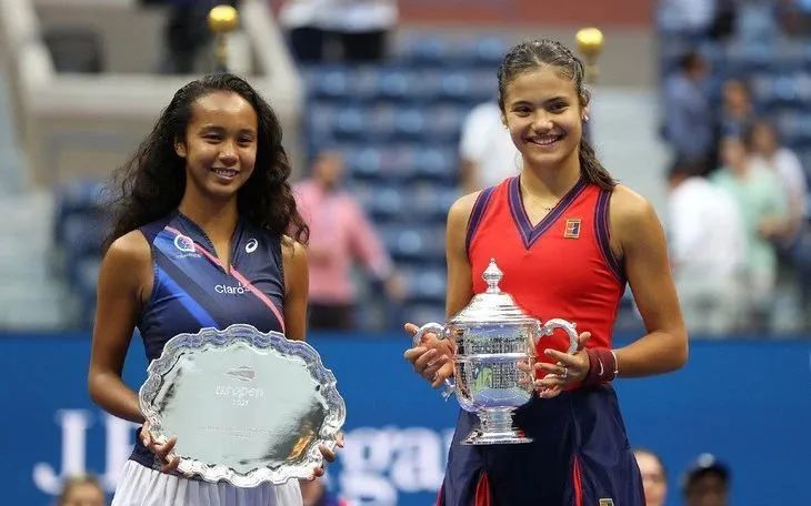 背后都隐藏 背后都隐藏