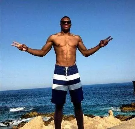 此刻最尖锐 此刻最尖锐